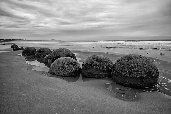 MOERAKI BOULDERS