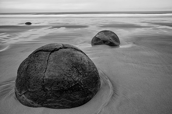 MOERAKI DETAIL